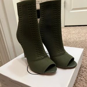 Steve Madden Heels Sz 5.5